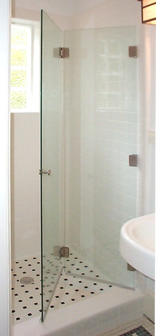 Frameless Bifold Middle